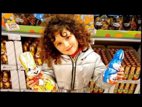 Алис КАК МАМА покупает продукты в Супермаркете// Киндер Сюрприз KINDER MAXI Новая коллекция на Пасху