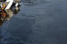 Из Обводного канала в Петербурге извлечен упавший в воду бензовоз