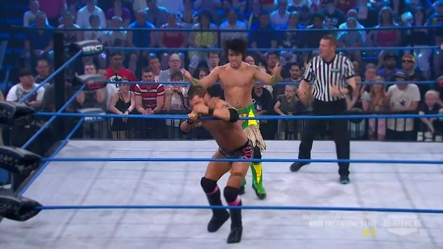 Видеоклип Zema Ion vs. Austin Aries [iMPACT Wrestling 05.10.12]