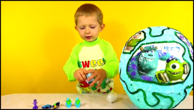 Giant huge Kinder surprise egg Monsters. Университет Монстров огромное яйцо Киндер сюрприз, игрушки