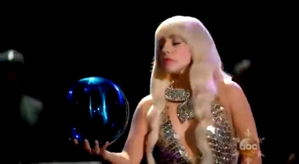Видеоклип Lady Gaga - Applause (Muppets' Holiday Spectacular) HD