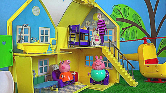 Анюта лилипут играет на детской площадке свинки Пеппы. Видео для детей. Peppa Pig Park Playground