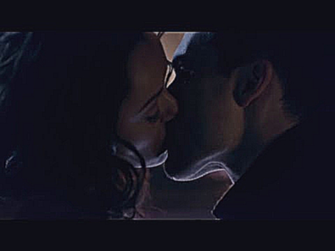 Vampire Diaries 7x19 One year ago : Enzo and Bonnie first kiss