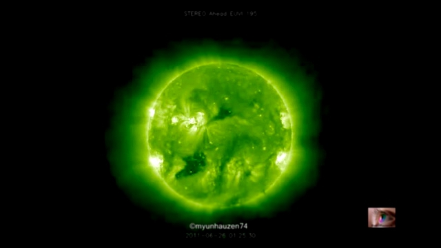 Видеоклип НЛО в корональных дырах на Солнце 26 июня 2011