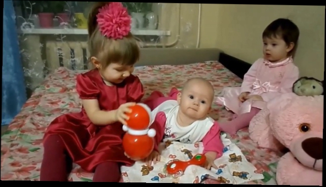 Видеоклип В гости к Азалии пришли ее лучшие подружки сестренки  Они играют в игрушки