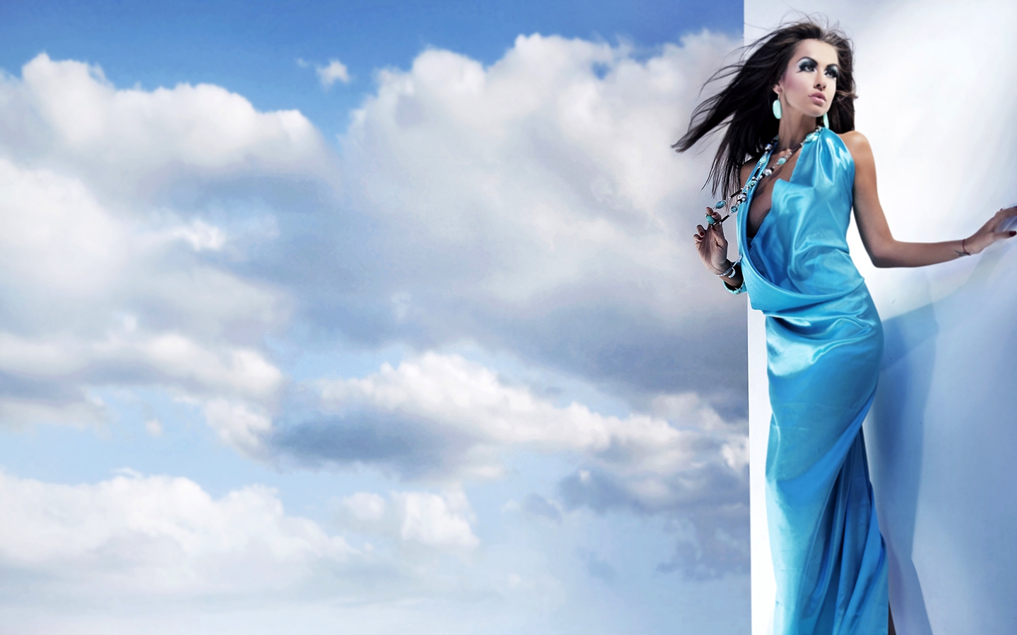 Девушка в облаках, голубое, вечерние платье обои