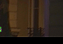 14.11.2015-Полицейские эвакуируют выживших из театра«Батаклан».Дата-14.11.2015г.,0329мск,0129цев.YouTube-RT на русском