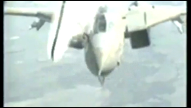 Видеоклип Неудачная дозаправка в воздухе самолета F-14 Tomcat