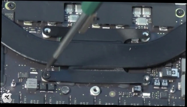 Видеоклип Замена верхней крышки в MacBook Pro Retina 13 2012