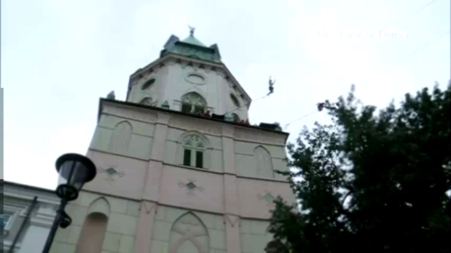 Видеоклип Артисты цирка поразили прохожих на улицах польского Люблина