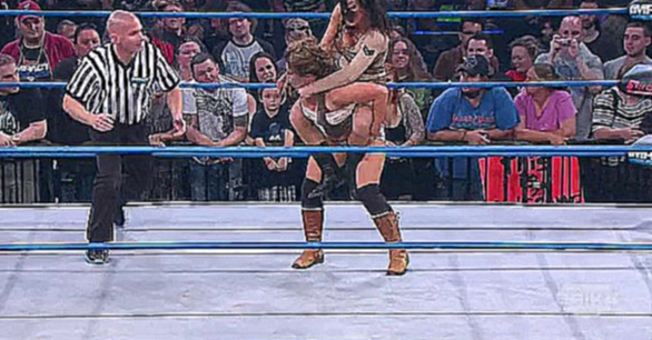 Madison Rayne vs. Mickie James [iMPACT Wrestling 12.08.11]