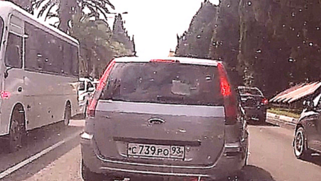 Смешной водитель-неадекват из Адлерского района города Сочи 19.08.2014