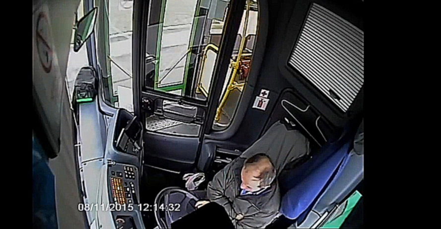 Видеоклип Водитель автобуса уснул за рулём
