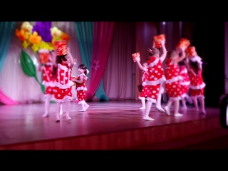 Танец под музыку из мультфильма "Маша и медведь"