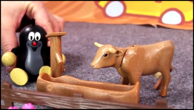 Аня и Кротик кормят зверей на ферме - Игрушки для детей - Мультики для малышей