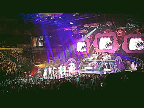 Видеоклип Katy Perry - Last Friday Night (T.G.I.F) - San Diego - Live - 8/9/11