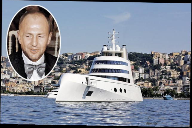 Яхту миллиардера Мельниченко арестовали за долги