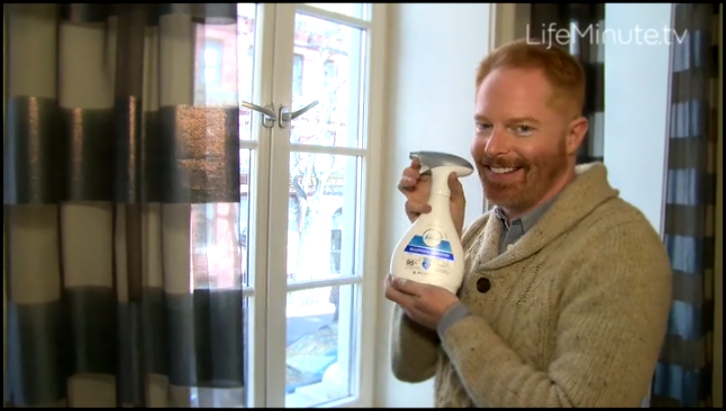 Видеоклип Modern Family star Jesse Tyler Ferguson hosts a 