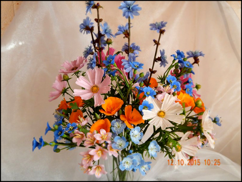 Букет садово - полевых цветов из холодного фарфора.