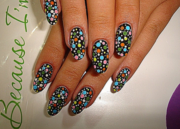 Черные ногти с разноцветными